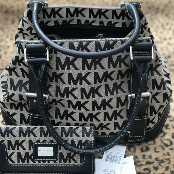 Michael Kors Tote w/ matching wallet.  PRICE FIRM - Picture 1 of 7